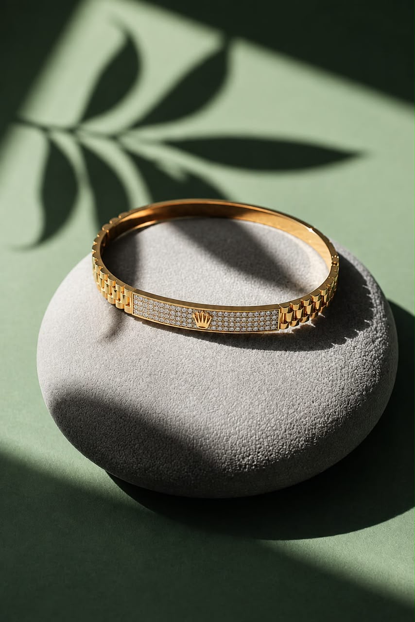 Aura Gold Crown Jubilee Pavé Link Bracelet